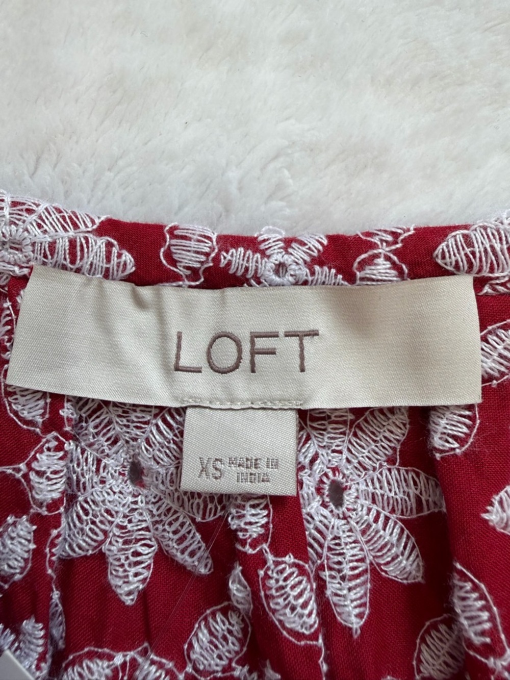 NWT LOFT Red Embroidered Split-Neck Flutter Scallop Sleeve 100% Cotton Blouse - Picture 7 of 10